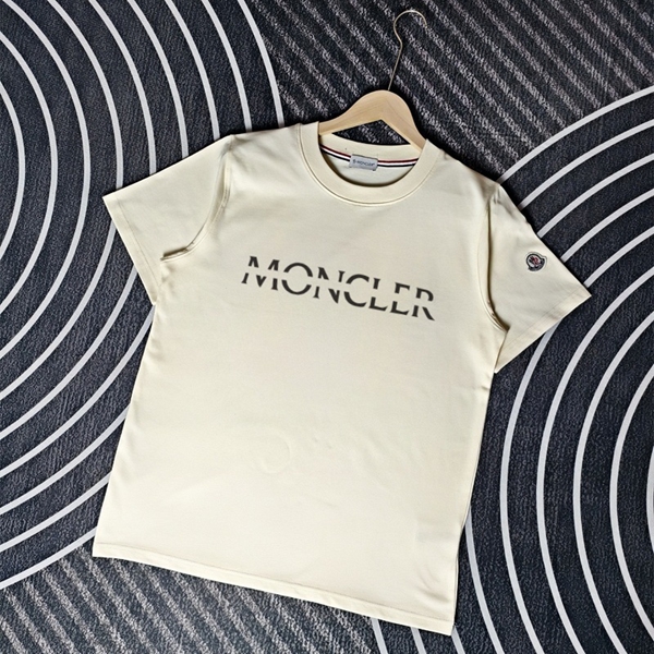 モンクレールTシャツ正面デザイン